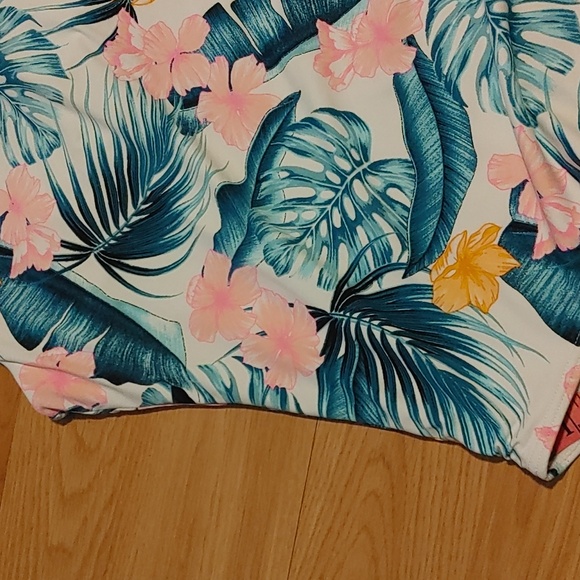 Tropical Floral Off-Shoulder Swimsuit - Picture 3 of 6
